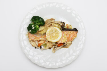 172サケと野菜のレモン蒸し　レモンマヨソース